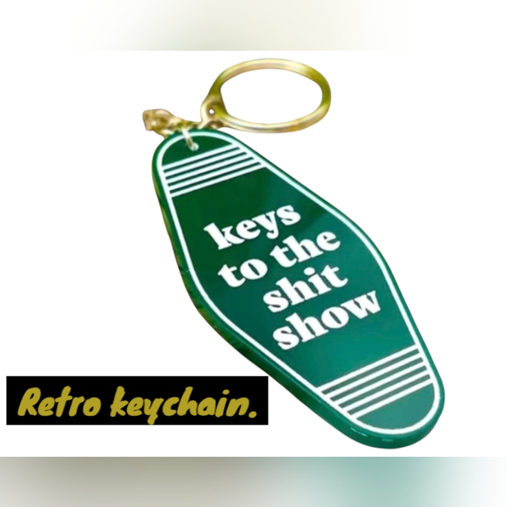 Green motel keychain.